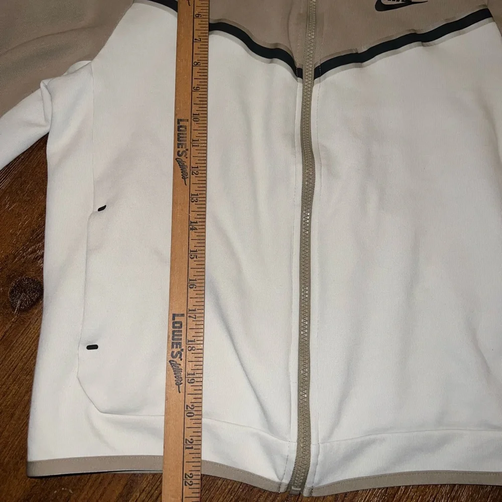 Nike Sportswear Tech Fleece Tan White Active Zip Up Hooded Jacket Size Youth XL - Picture 9 of 13